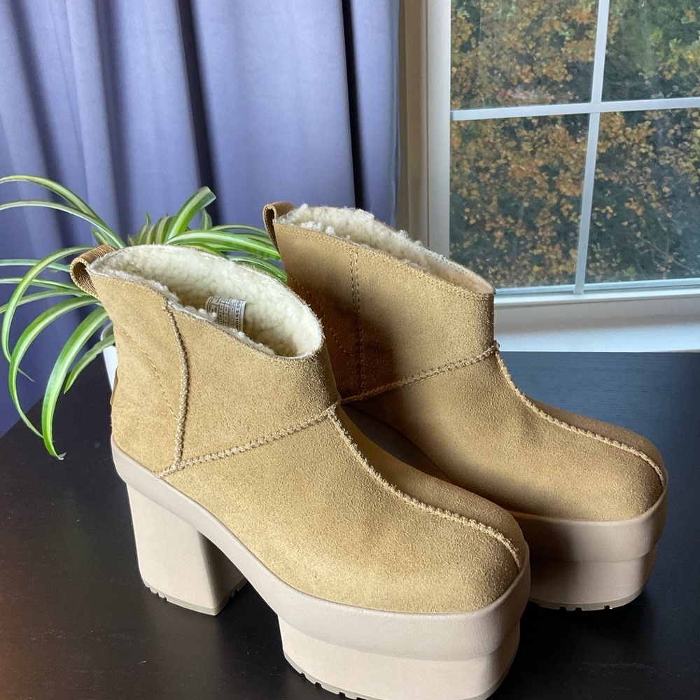 UGG New Heights Mini‎ Beige Platform Boots